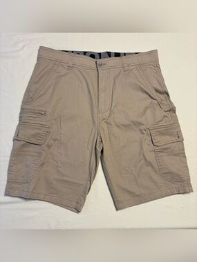Iron Co. Men’s Stretch Cargo Shorts in a beige color size 34 waist